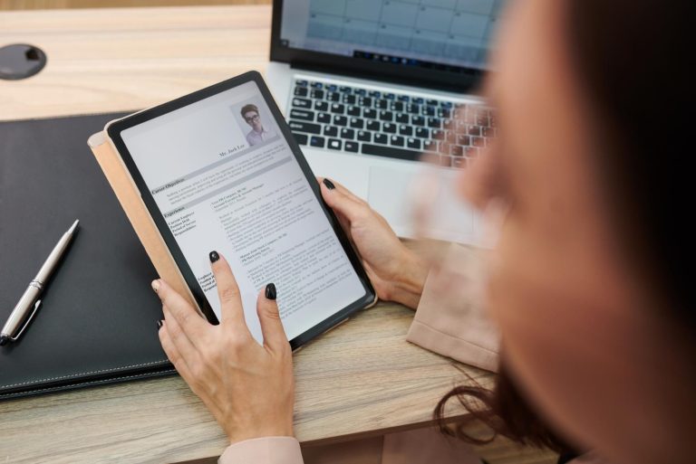 adjoint administratif rh